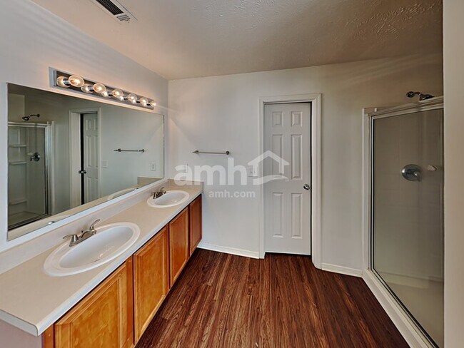 Building Photo - 1513 Clayton Dr