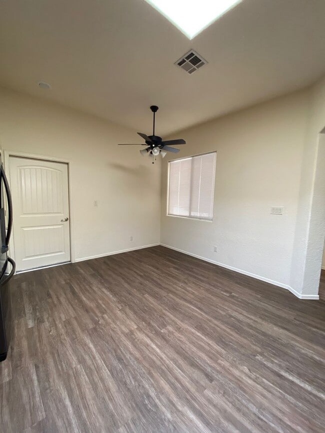Building Photo - Beautiful 2 Bedroom Del Prado Condominium ...