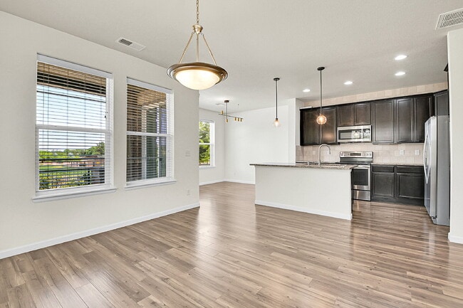 Building Photo - $3,150.00, 3 bed, 2 bath, located in Cente...