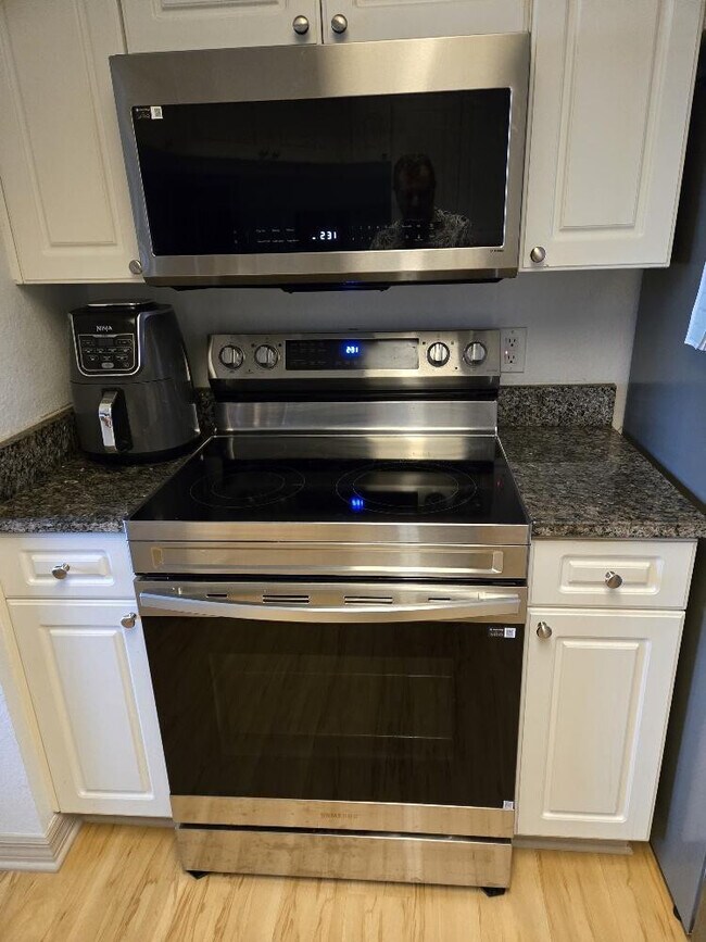 Building Photo - 3019 Alcazar Pl