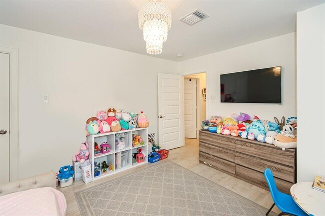 Building Photo - 8911 Birdwood Ct