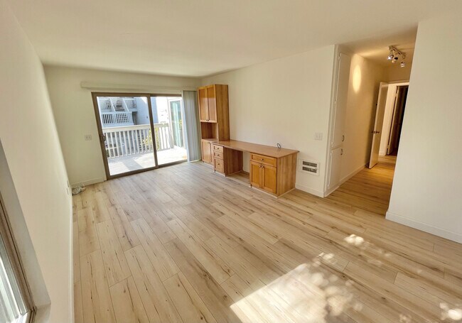 Master Bedroom - 3029 Harbor Blvd