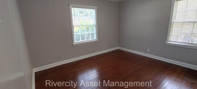 Building Photo - Berclair Gem with a BONUS ROOM!!!!!! Secti...