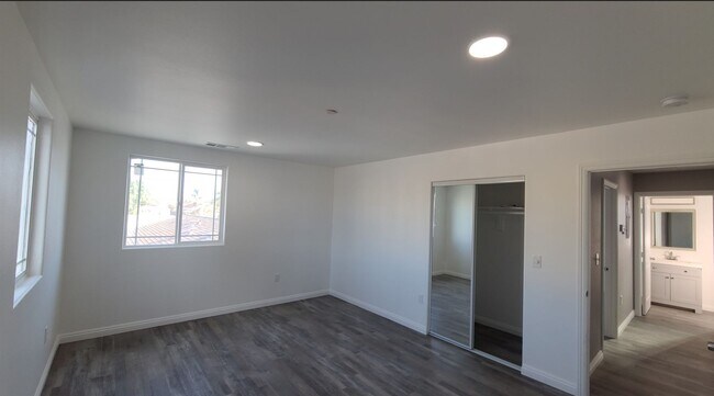 Building Photo - 129(425)