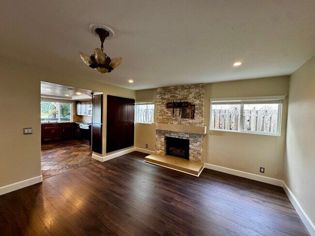 Building Photo - Stunning Mission Viejo home with a View