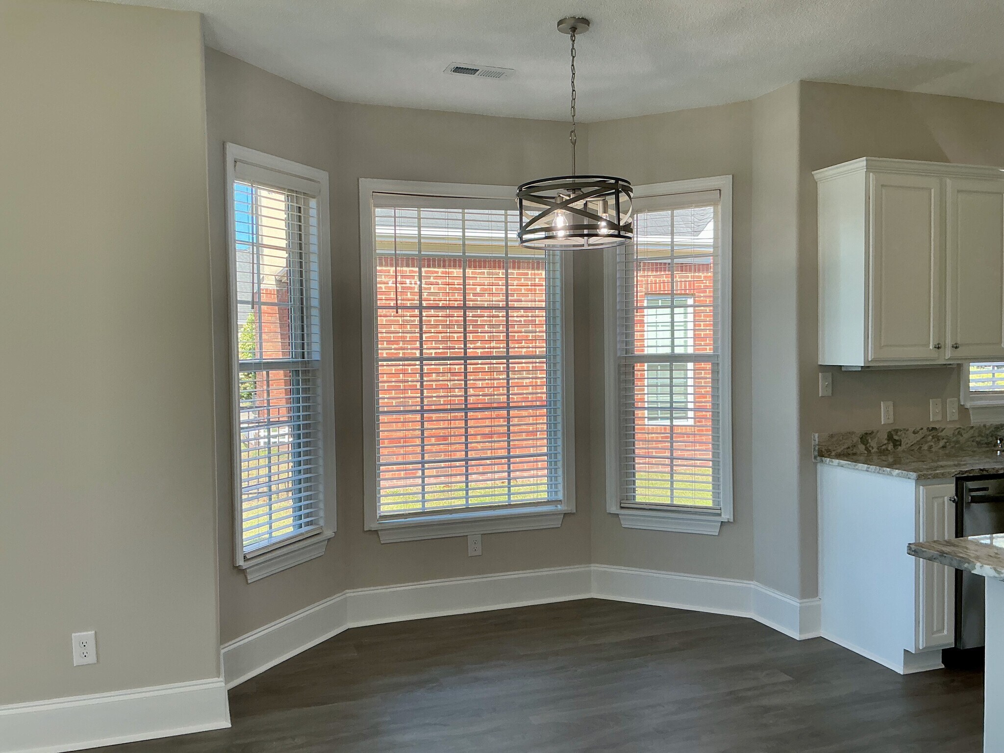 Kitchen nook - 546 Stonemason Dr