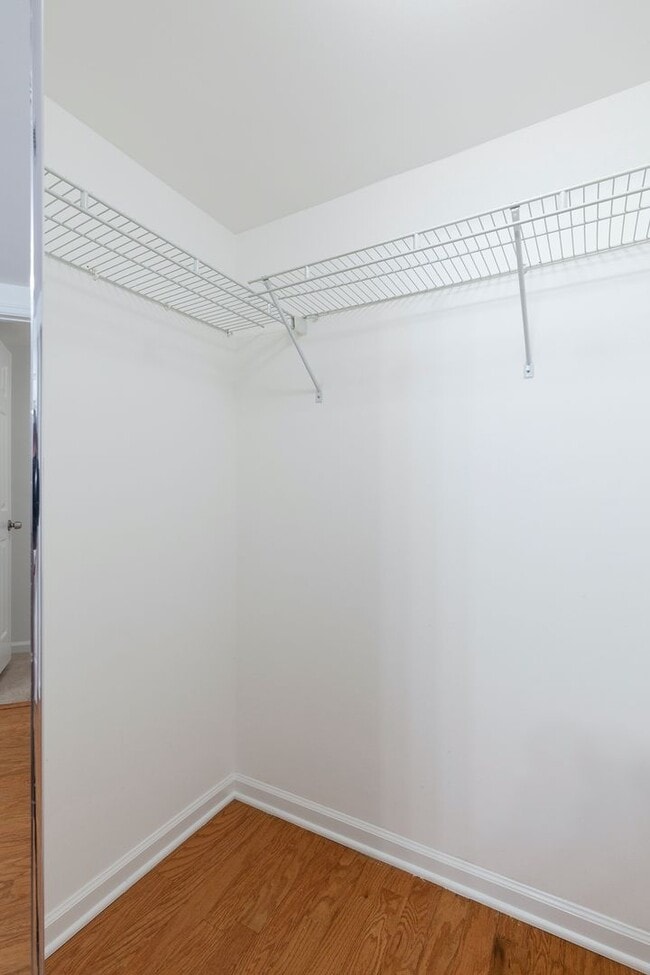 Building Photo - Beautiful 2bd/2ba Condo 1/2 Block from Piedmont Park and 17th Floor View!!