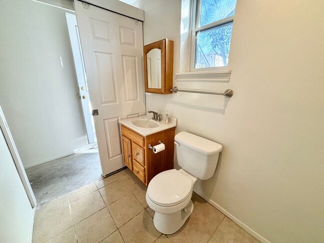 Building Photo - Adorable and Historic Home in West Alameda