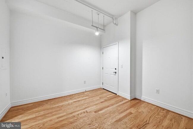 Building Photo - 1205 N Garfield St