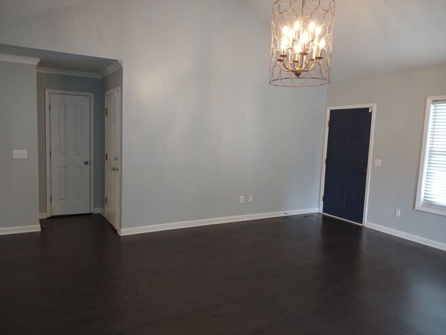 Building Photo - Fantastic Three Bedroom Home in Lexington!