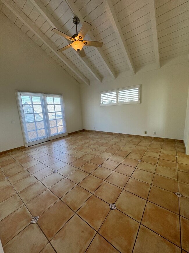 Building Photo - Wonderful Family Home in Mandalay Shores –...