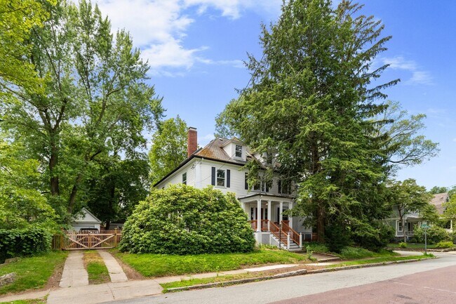 Building Photo - 12 Windermere Ave