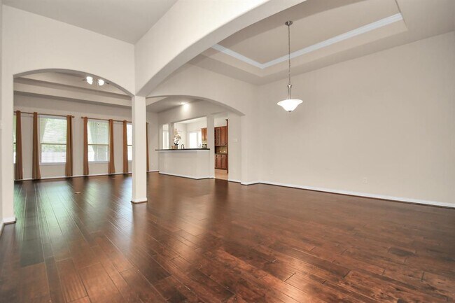 Building Photo - 1122 Boxwood Dr