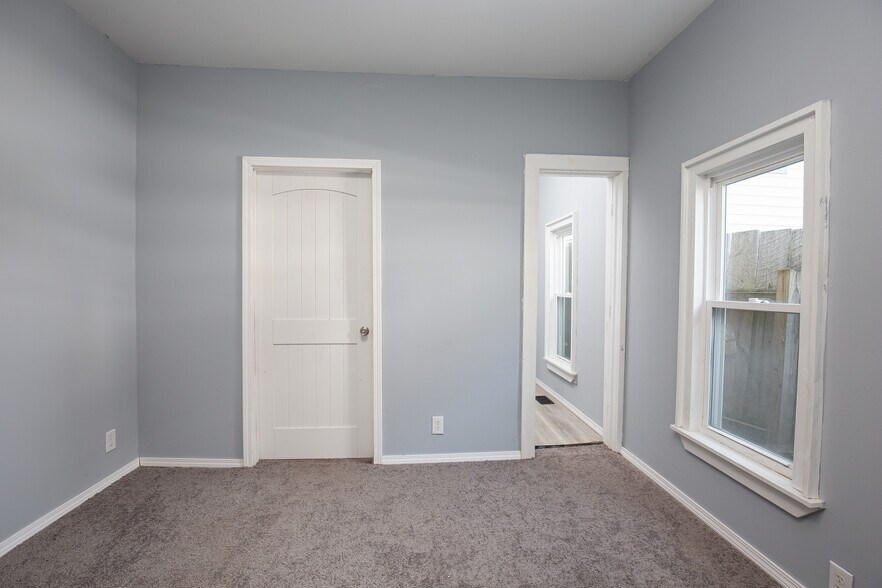 Building Photo - 399 S Division St