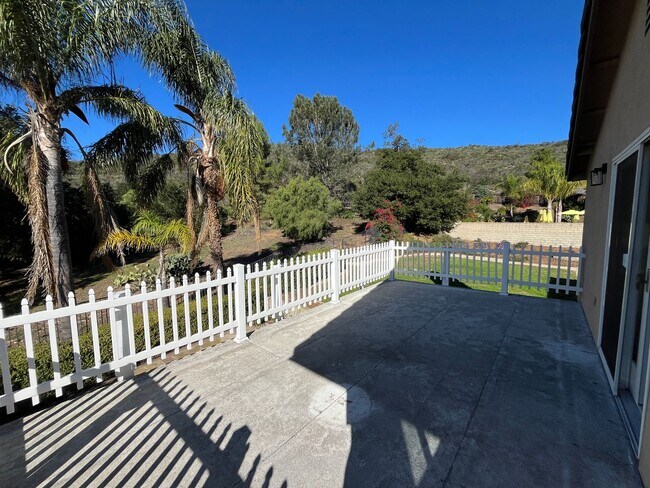 Building Photo - MOUNTAIN VIEWS!! Newbury Park 4+2.5 w/family rm, 2 fireplaces, cul-de-sac!