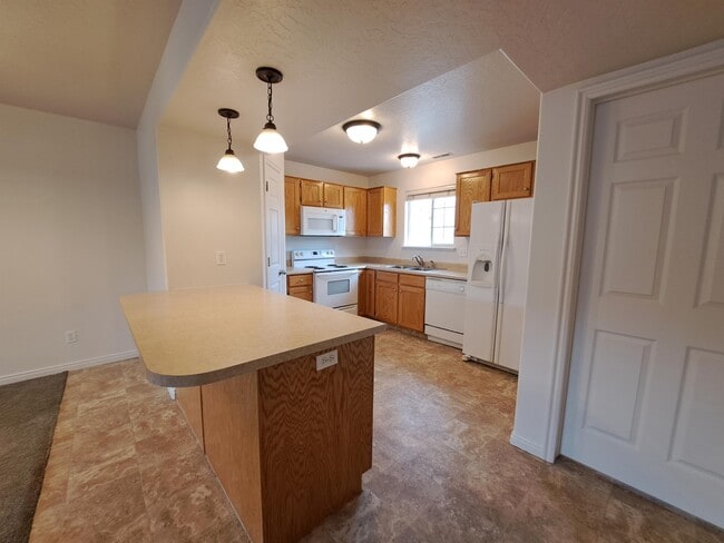 Building Photo - 1808 W 1120 S