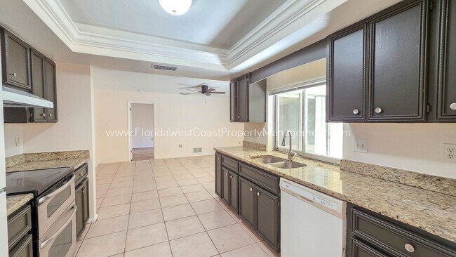 Building Photo - GULF GATE SARASOTA! OUTSTANDING 3 BEDROOM/2 BATH HOME WITH EXTRA LARGE YARD!