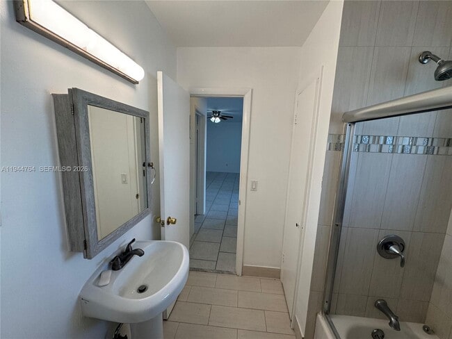 Building Photo - 2843 NE 30th St