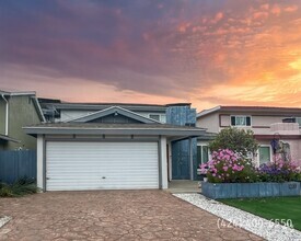 Building Photo - 2BD 2BTH - Garage Spot + Shared Laundry