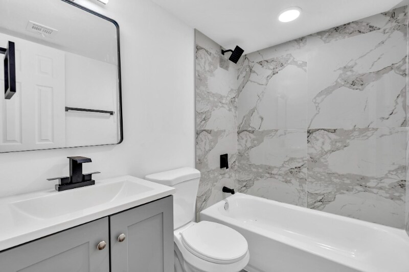 Building Photo - 803 SW 15th Ave