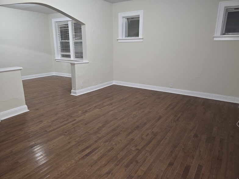 Building Photo - 7707 Vermont Ave