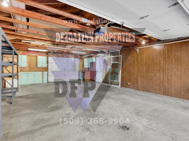 Building Photo - Charming Shadle District 3 bedroom with RV...