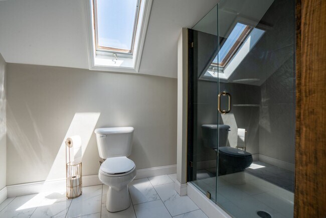 Building Photo - Completely renovated studio with all utils included AVAILABLE 6/1/2026