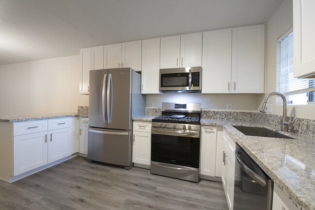 Building Photo - TOTALLY RENOVATED Summerlin Condo - Lake M...