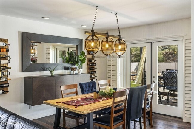 Building Photo - 221 W Sweetwater Ave