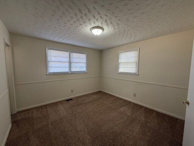 Building Photo - Spacious 3 bedroom house in Swansboro