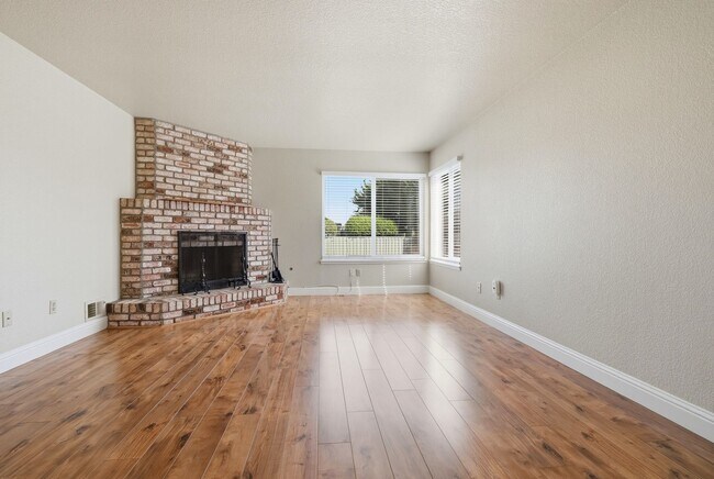 Building Photo - Desirable Adult Community! (55+ years of age community)