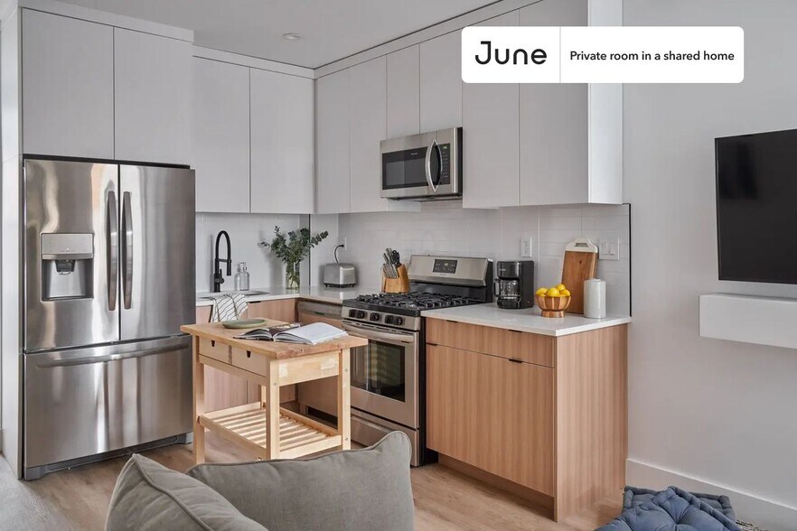 Building Photo - Room in Shared 5.0 bed/3 bath home