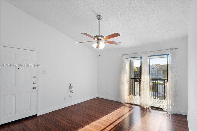 Building Photo - 10381 SW 150th Ct