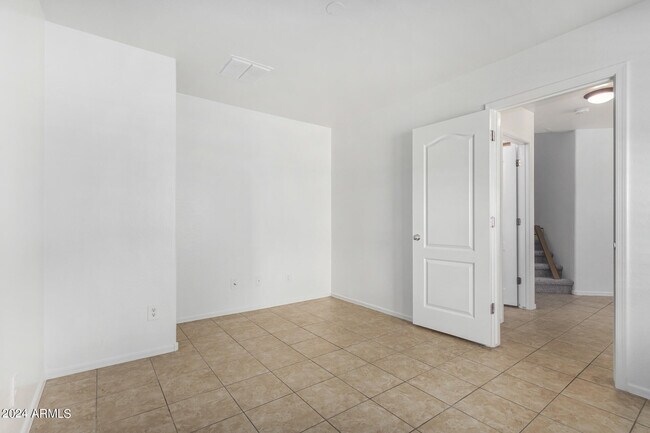 Building Photo - 2261 S Ponderosa Dr