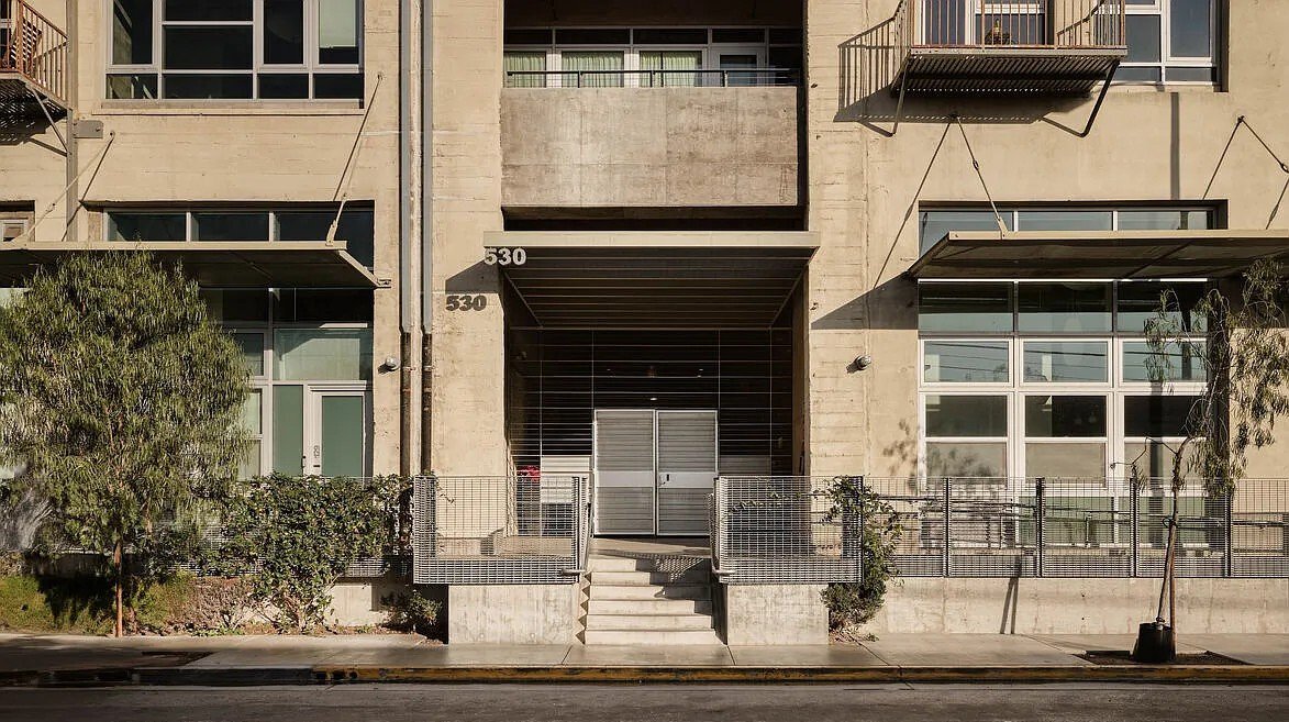 Building Photo - 530 S Hewitt St