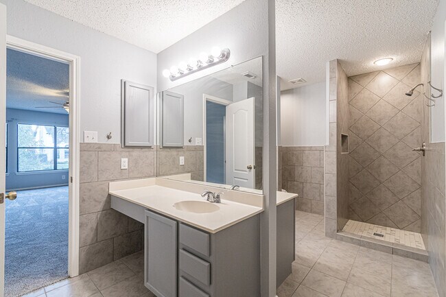 Building Photo - 1519 Jasmine