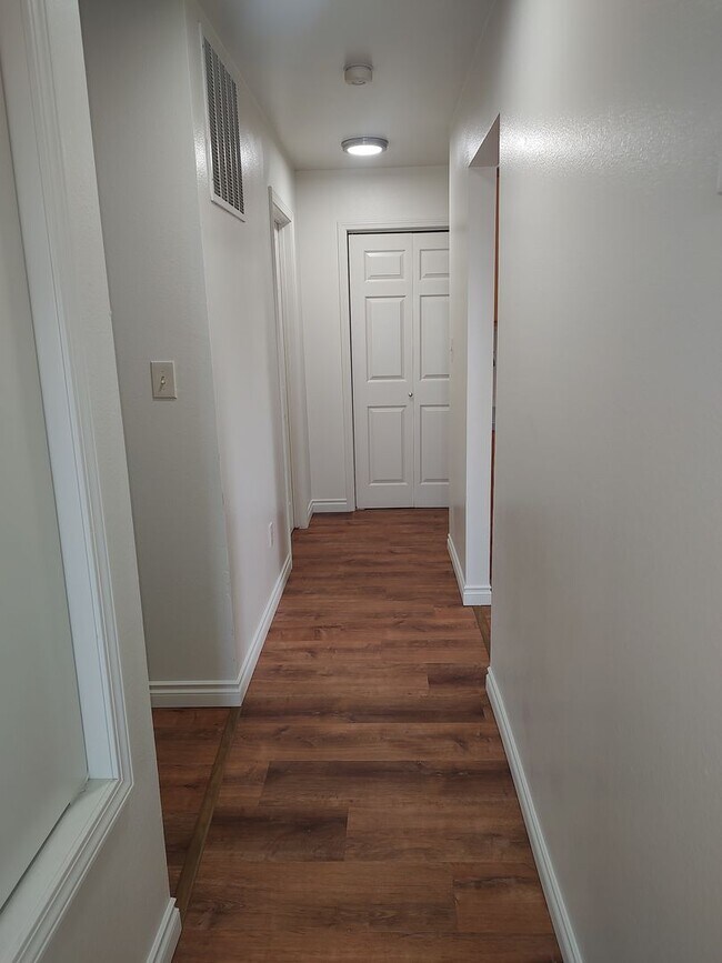 Building Photo - 1439 Terrace Dr