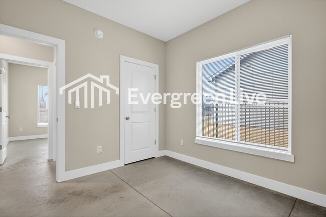 Building Photo - 113 E Santa Fe Cir