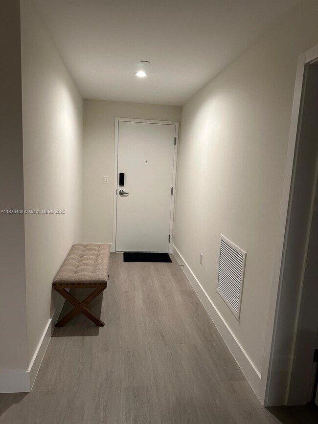 Building Photo - 2 bedroom in Hollywood FL 33020