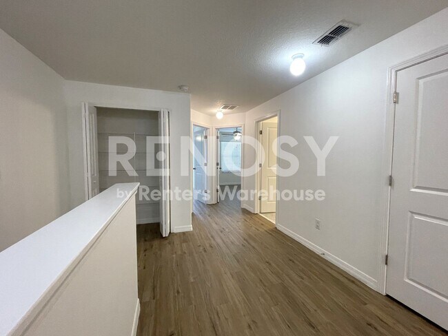 Building Photo - REDUCED with $300 Credit for 8/1 Move-in Spacious 3/2.5/1 Townhome in Riverview