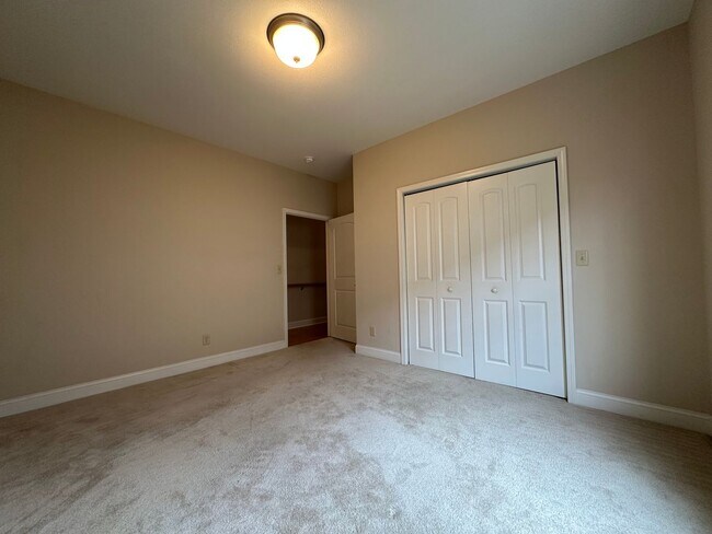 Building Photo - 3 Bedroom / 2 Bath Brick Home Kingsport, TN