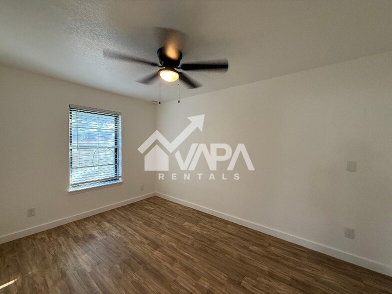 Building Photo - 319 Surrels Ave