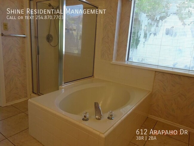 Building Photo - 612 Arapaho Dr