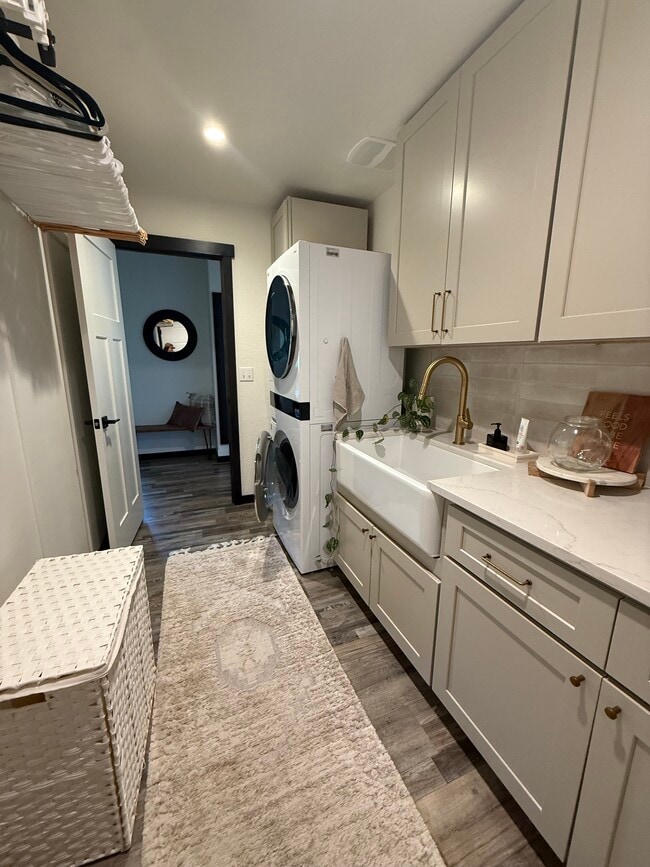 Building Photo - 301 Sandy Ridge Rd