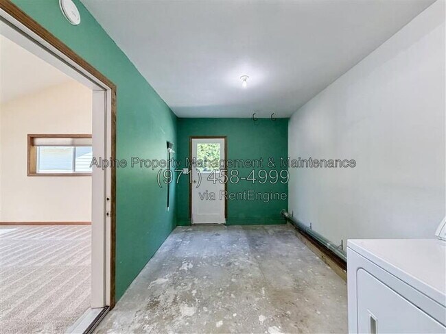 Building Photo - 4670 SW 160th Ave