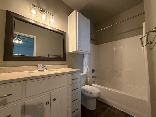 Building Photo - 623 N Elkhart Ave