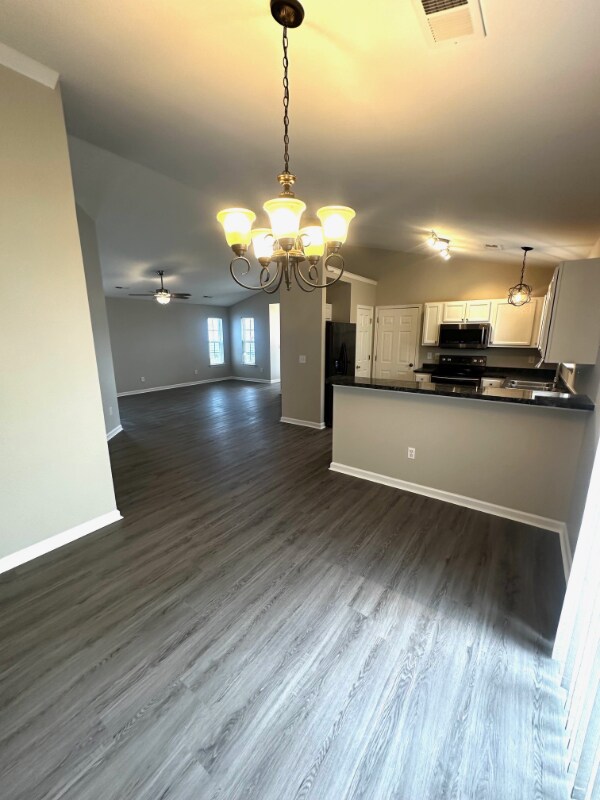 Building Photo - 896 Silvercrest Dr