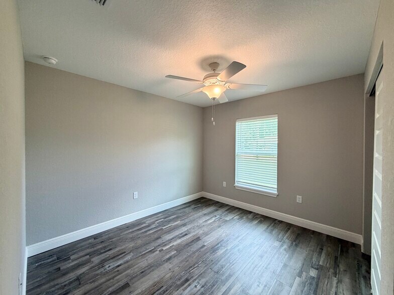 Building Photo - 9 Larch Dr