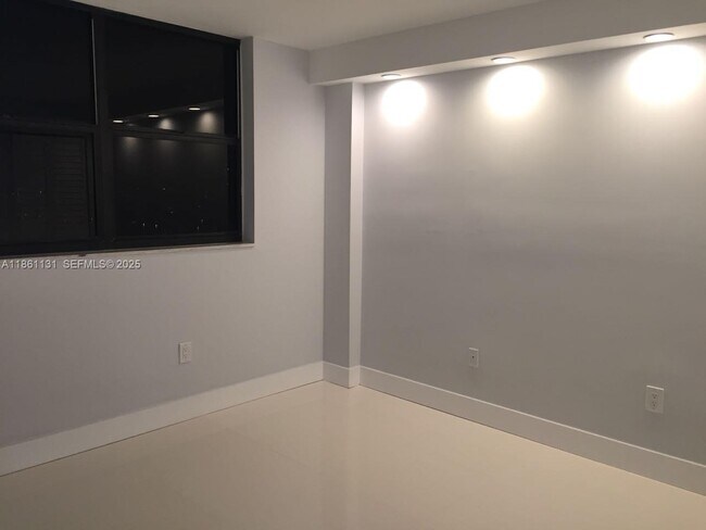 Building Photo - 210 174th St