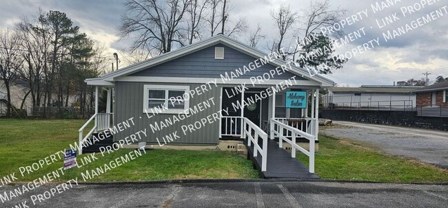 Building Photo - Commerical Space Available in Fort Ogletho...